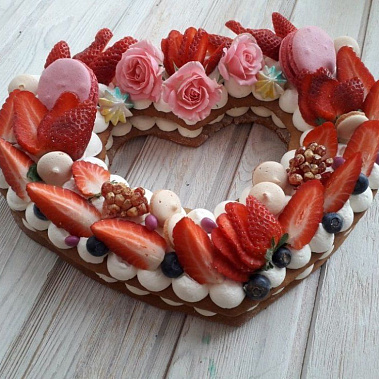 Торт "Клубничное сердце" купить - абакан.сладкоежкин.рф